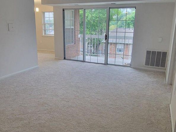 1944 Kennedy Drive 203, Mclean VA 22102