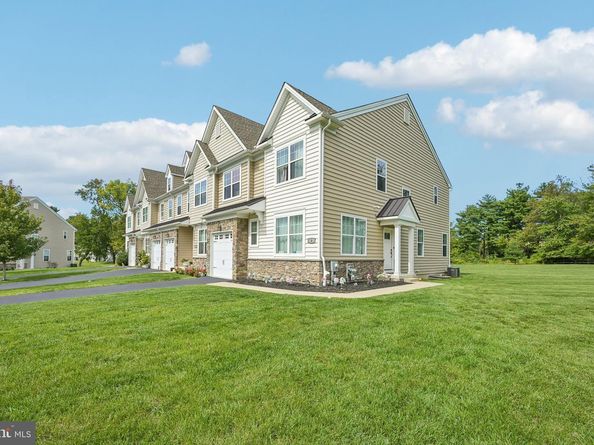 8 Ella Circle, Huntingdon Valley PA 19006