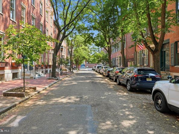 916 Clinton Street, Philadelphia PA 19107