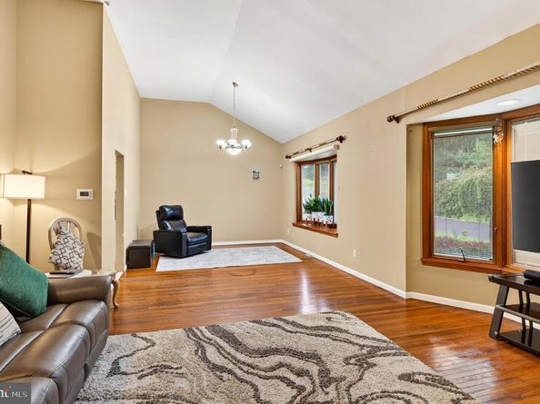 729 Saint Davids Avenue, Warminster PA 18974