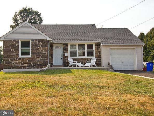215 Lancaster Avenue, Hatboro PA 19040
