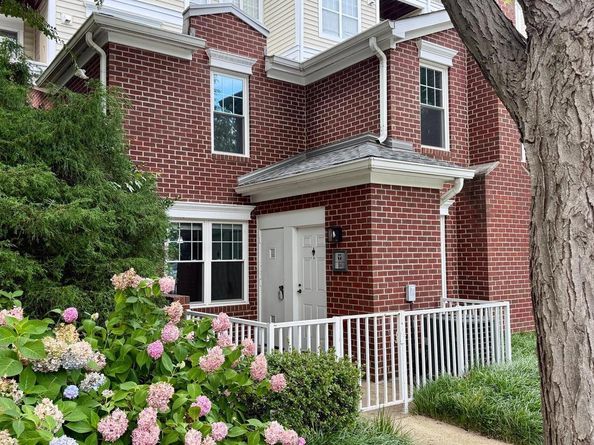 1641 International Drive TH24, Mclean VA 22102