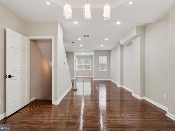5904 N 7TH Street, Philadelphia PA 19120