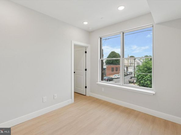 518 W Susquehanna Avenue, Philadelphia PA 19122