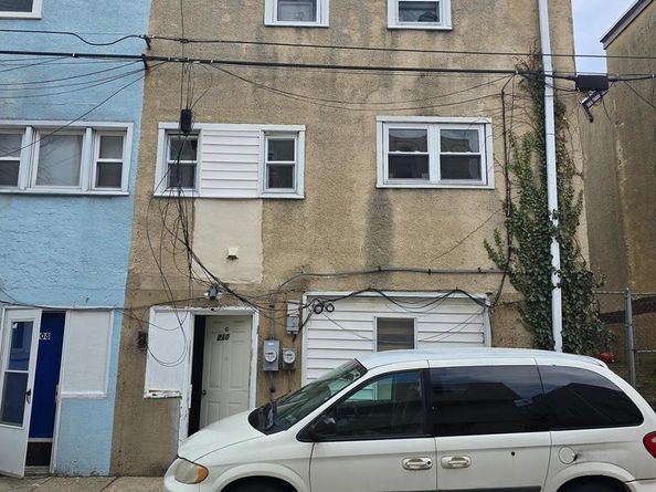 210 Long Lane, Upper Darby PA 19082