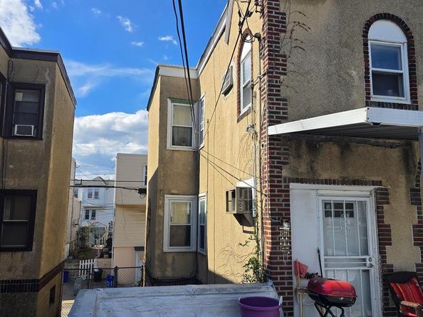 210 Long Lane, Upper Darby PA 19082