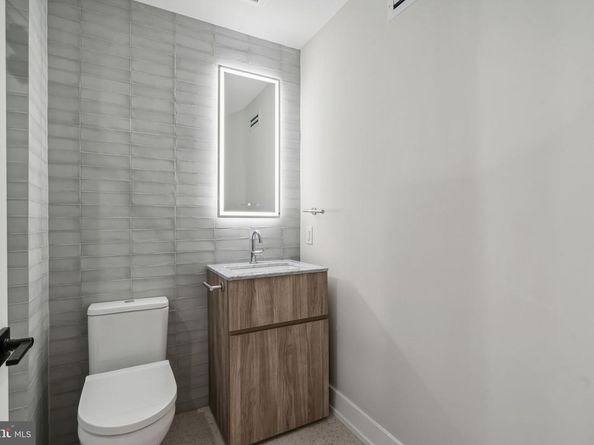 160 N 2nd Street 601, Philadelphia PA 19106