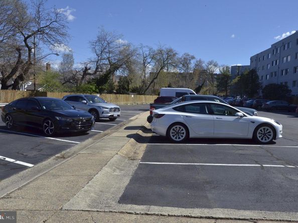 3601 5TH Street S 206, Arlington VA 22204