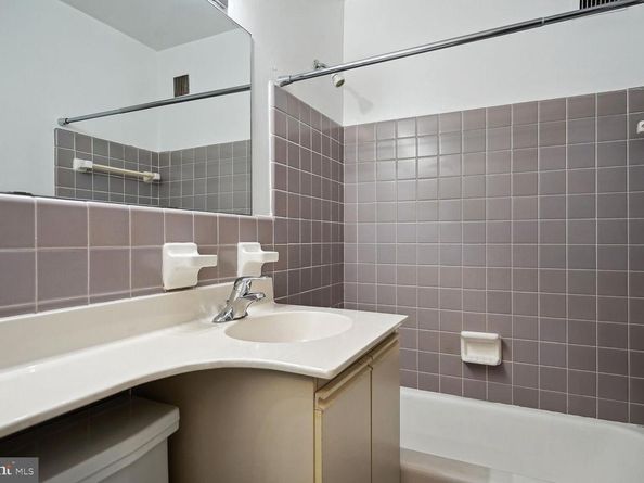 3601 5TH Street S 206, Arlington VA 22204