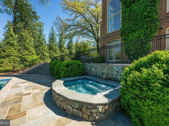 1101 Dogwood Drive, Mclean VA 22101