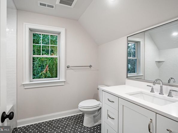407 Oakwynne Drive, Wynnewood PA 19096