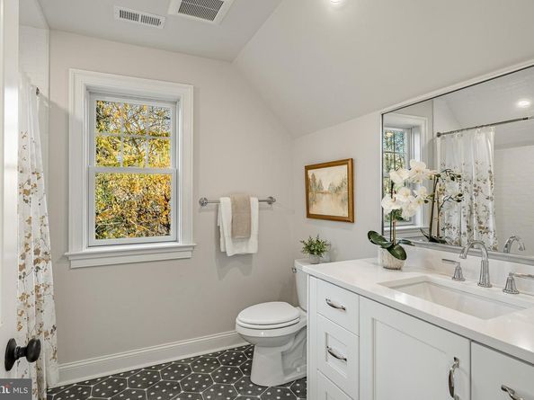 407 Oakwynne Drive, Wynnewood PA 19096