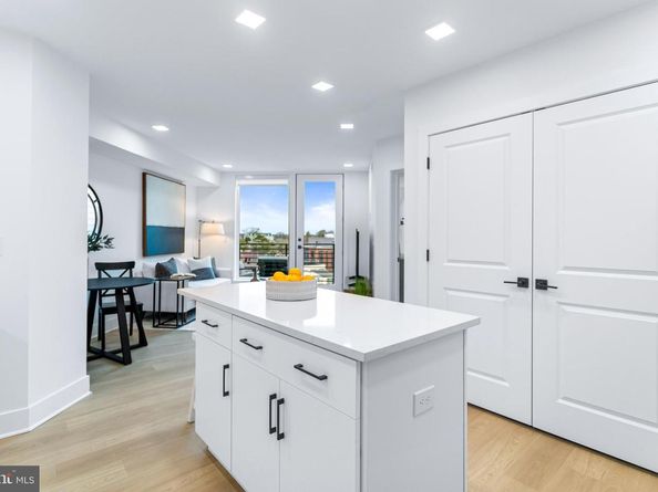 701 N Henry Street 211, Alexandria VA 22314
