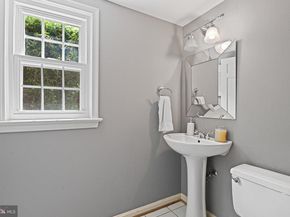 8633 Janet Lane, Vienna VA 22180