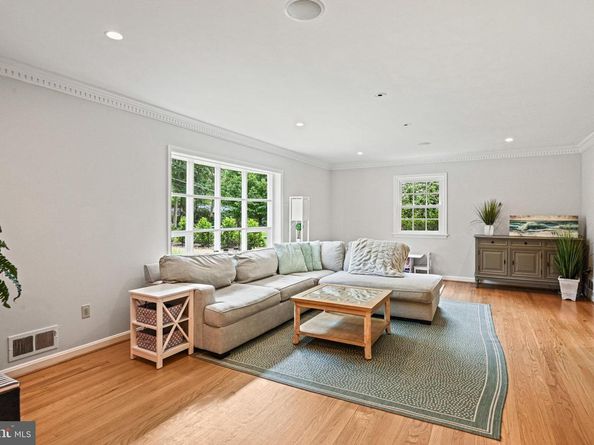 8633 Janet Lane, Vienna VA 22180