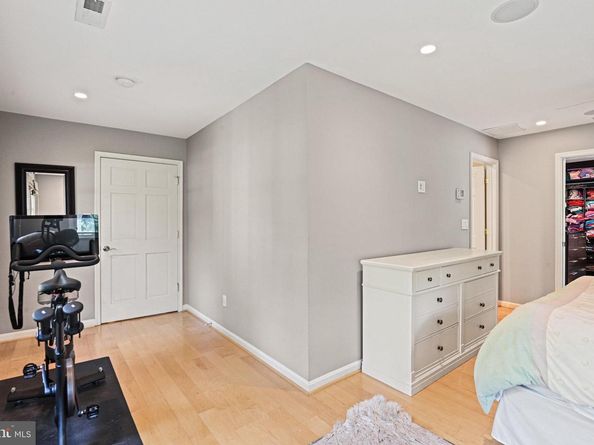 8633 Janet Lane, Vienna VA 22180