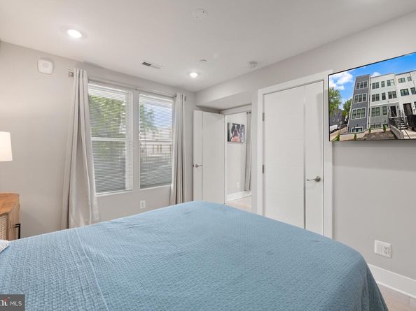 1638 K Street NE 101, Washington DC 20002