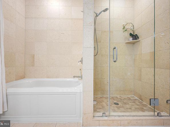 23 S 23rd 7D, Philadelphia PA 19103