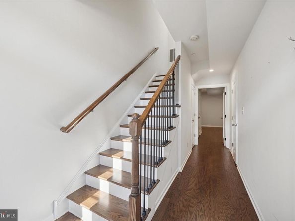 300 Rock Run Circle, Broomall PA 19008