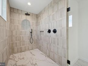 600 N Brenna Walk, Philadelphia PA 19123