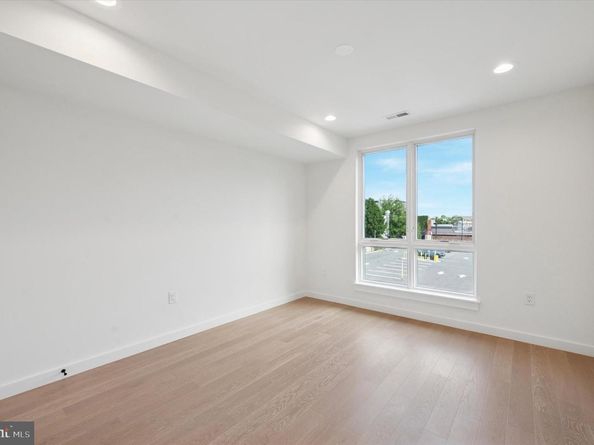 600 N Brenna Walk, Philadelphia PA 19123