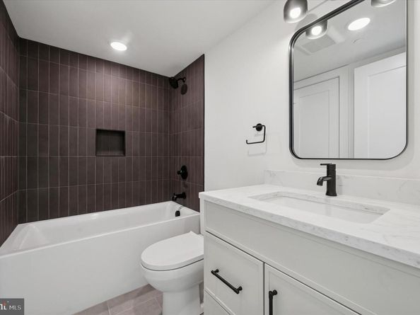 600 N Brenna Walk, Philadelphia PA 19123