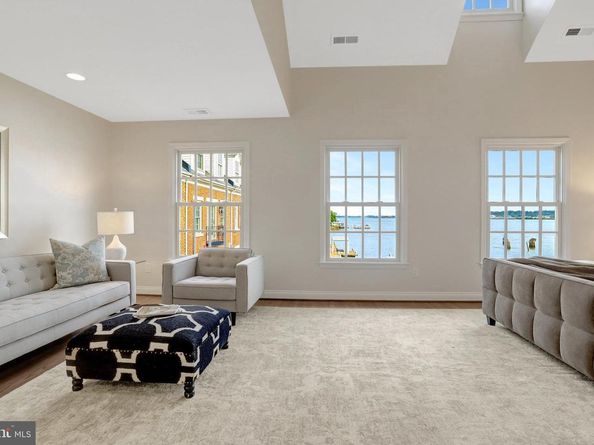 17 Wharf Street, Alexandria VA 22314