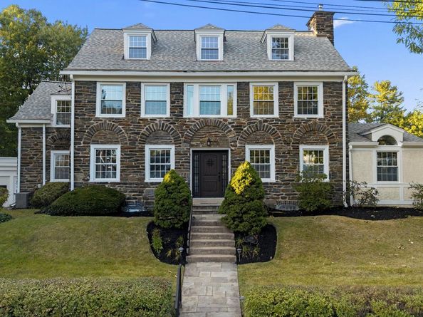 69 W Lodges Lane, Bala Cynwyd PA 19004