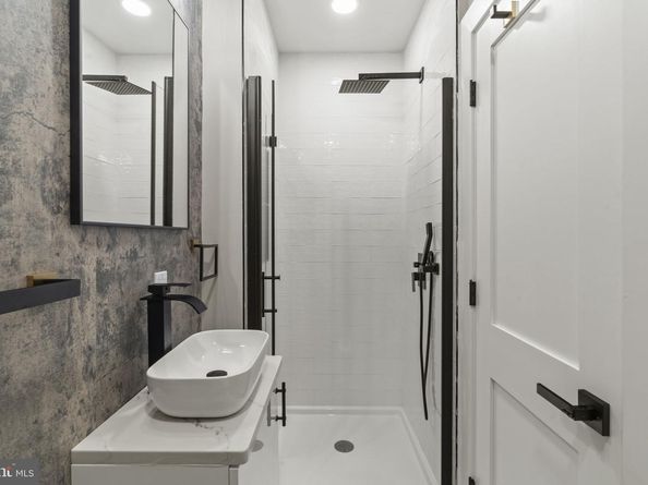 69 W Lodges Lane, Bala Cynwyd PA 19004