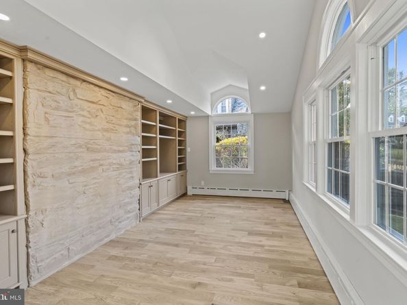 69 W Lodges Lane, Bala Cynwyd PA 19004