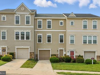 402 Woodcrest Drive SE
