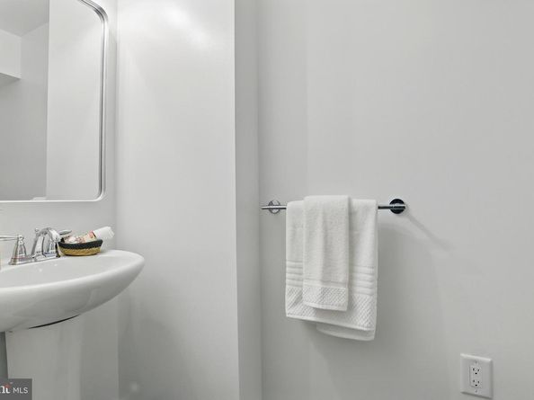 402 Woodcrest Drive SE, Washington DC 20032