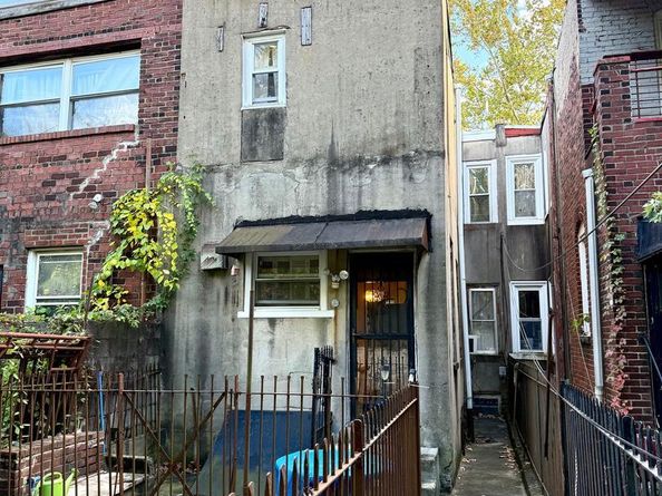 2121 W Indiana Avenue, Philadelphia PA 19132