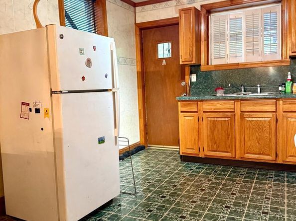 2121 W Indiana Avenue, Philadelphia PA 19132