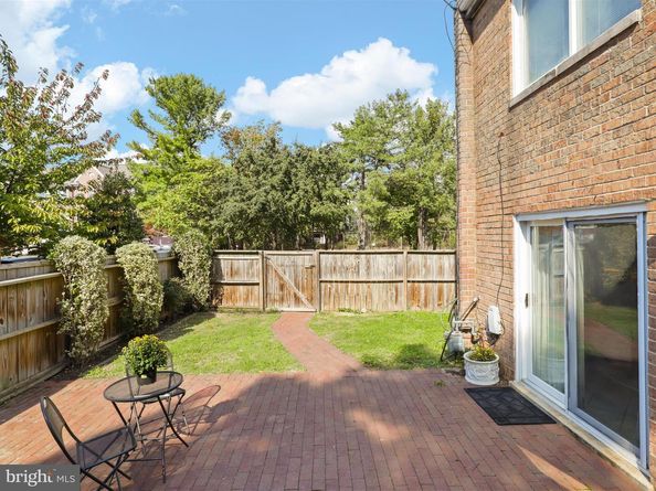 246 Stevenson Square N, Alexandria VA 22304