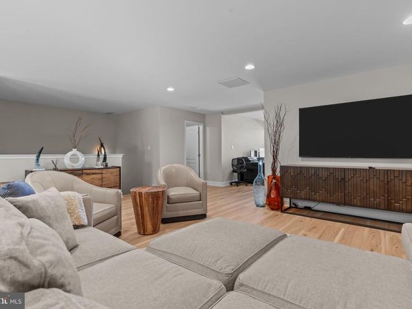 106 Hicks Alley, Newtown PA 18940