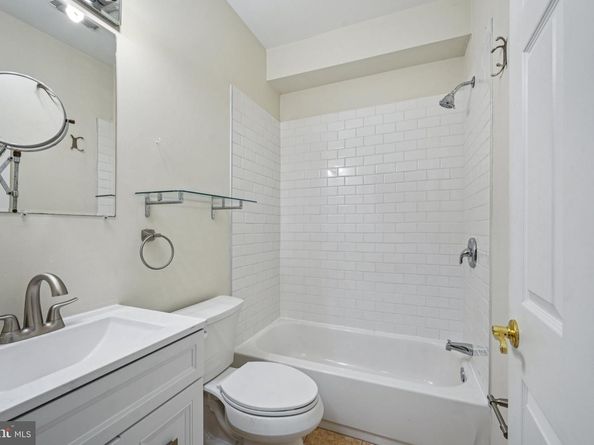 552 N 11TH Street, Philadelphia PA 19123