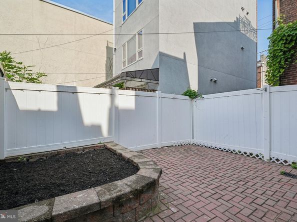 552 N 11TH Street, Philadelphia PA 19123