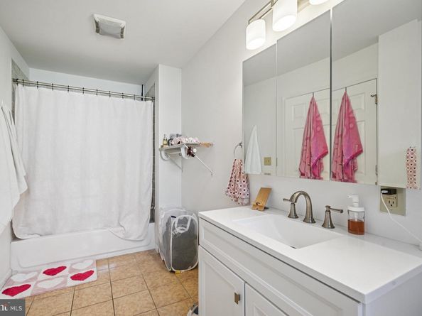 552 N 11TH Street, Philadelphia PA 19123