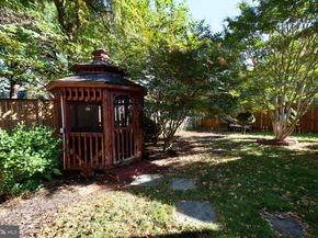 7052 Wardell St, Annandale VA 22003