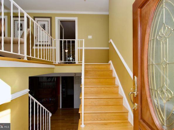 7052 Wardell St, Annandale VA 22003