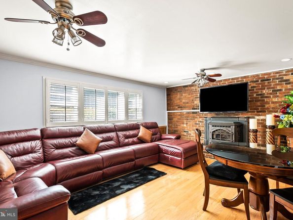 7052 Wardell St, Annandale VA 22003