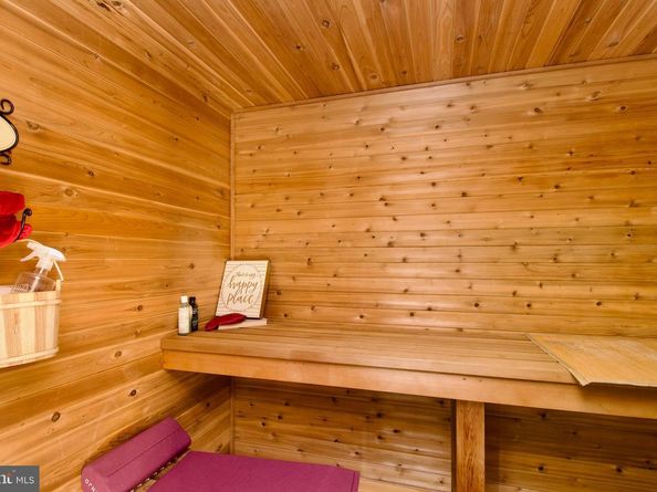 7052 Wardell St, Annandale VA 22003