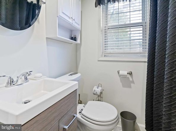 1008 Springfield, Collingdale PA 19023