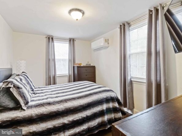 1008 Springfield, Collingdale PA 19023