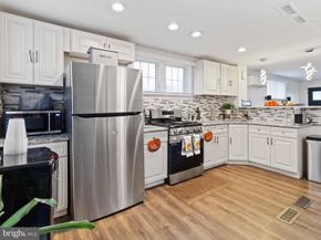 1008 Springfield, Collingdale PA 19023