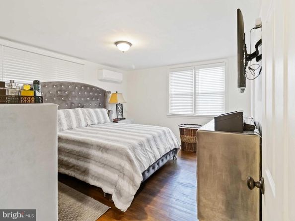 1008 Springfield, Collingdale PA 19023