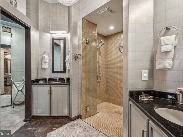 421 Chestnut Street 304, Philadelphia PA 19106