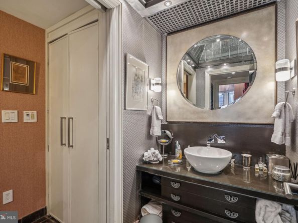 421 Chestnut Street 304, Philadelphia PA 19106