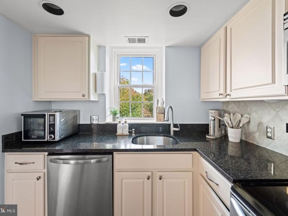 3050 S Buchanan Street C1, Arlington VA 22206